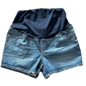 IsabelMaternity by Ingrid & Isabel denim shorts 
Soft distressed denim with a s 